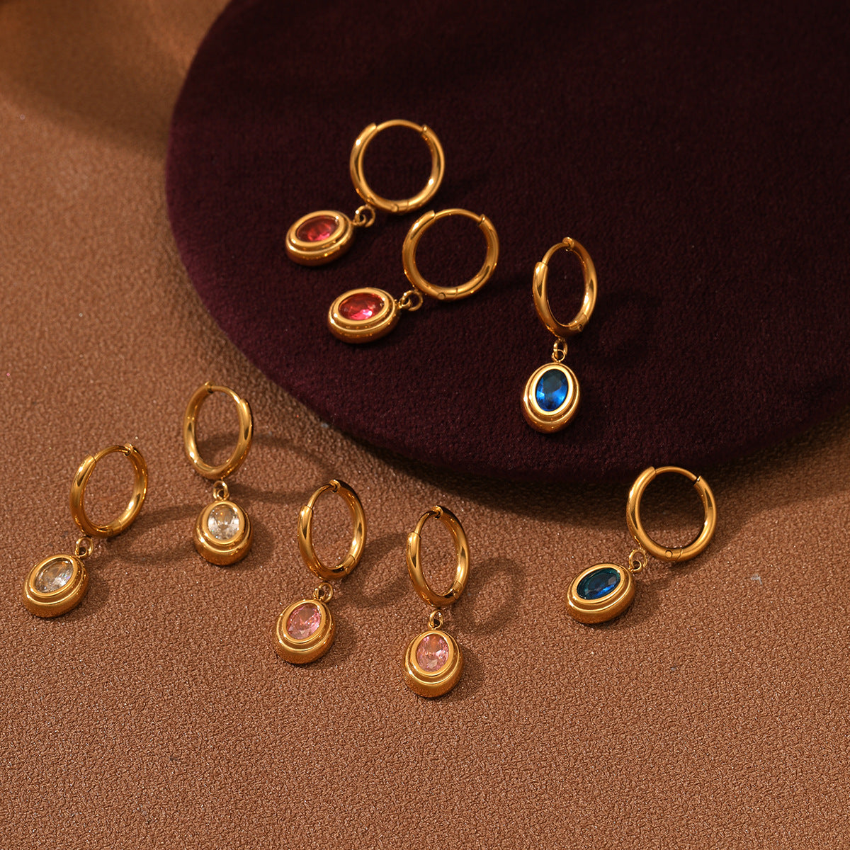 Aretes de acero inoxidable geométricos minimalistas para mujer con baño de oro de 18 quilates e incrustaciones de circonitas