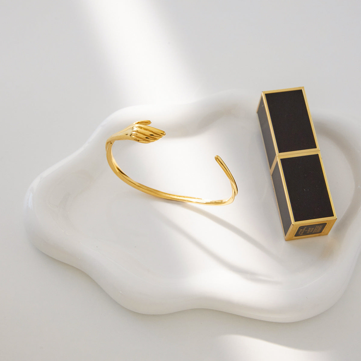 Bracciale a Polsino in Acciaio Inossidabile con Occhio di Tigre e Design Geometrico, Placcato Oro 18K, Anello Aperto, Gioielli Leggeri