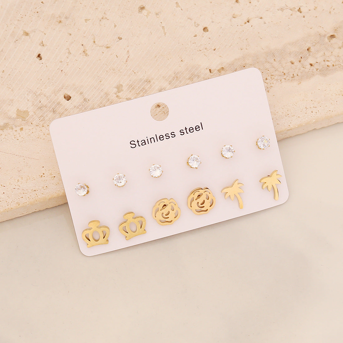 Orecchini a perno con graziosi cuori e farfalle in acciaio inossidabile con strass e finitura placcata da donna