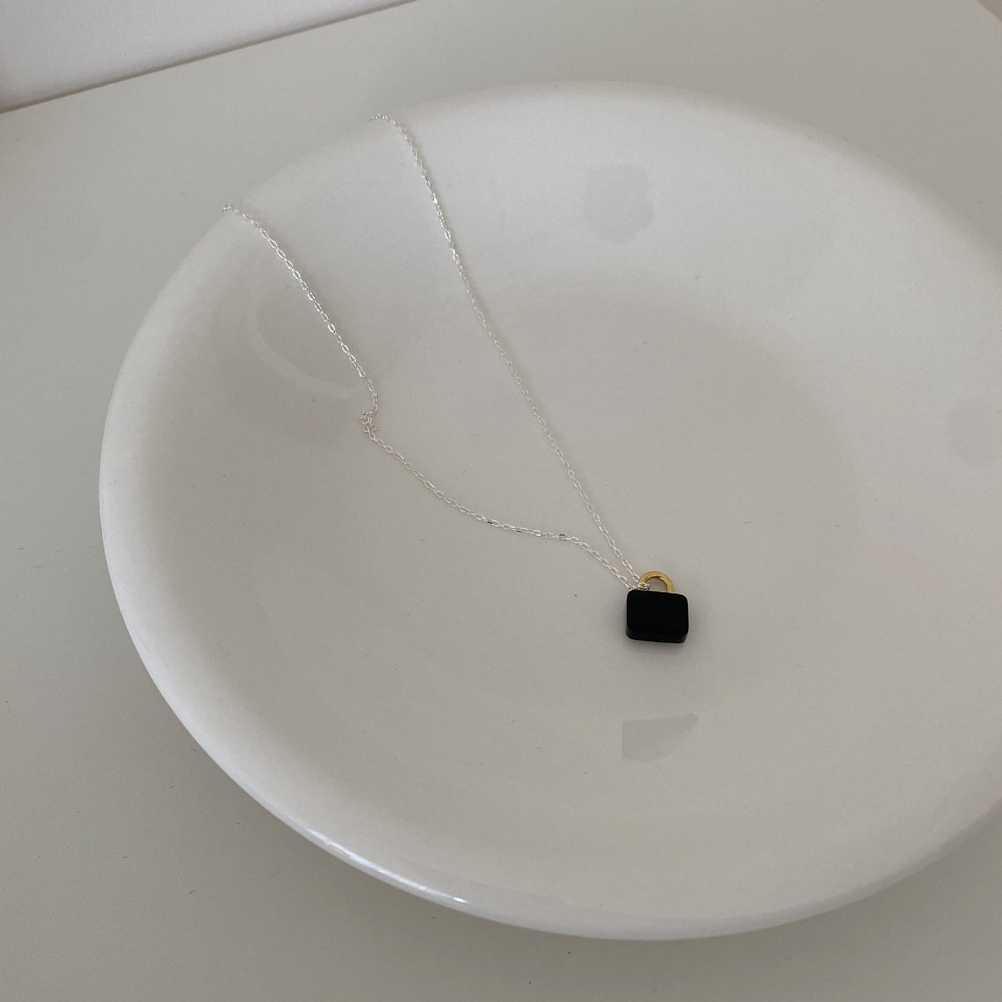 Minimalist Geometric Lock Pendant Necklace in 925 Sterling Silver