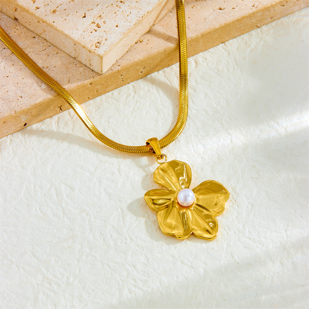 Minimalist Elegant Gold Plated Floral Stainless Steel Necklace with Pearl Serpentine Chain