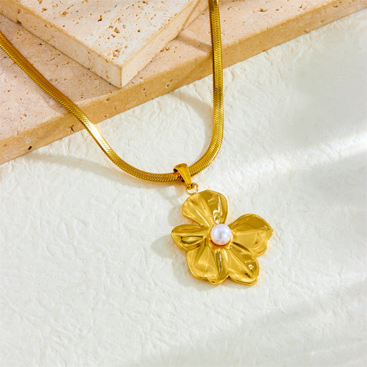 Minimalist Elegant Gold Plated Floral Stainless Steel Necklace with Pearl Serpentine Chain