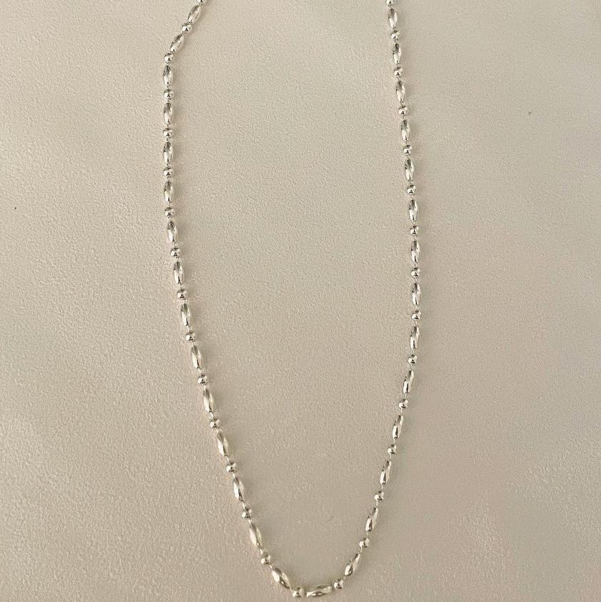 Geometric Dot Pattern Short Necklace in 925 Sterling Silver with Polished Finish