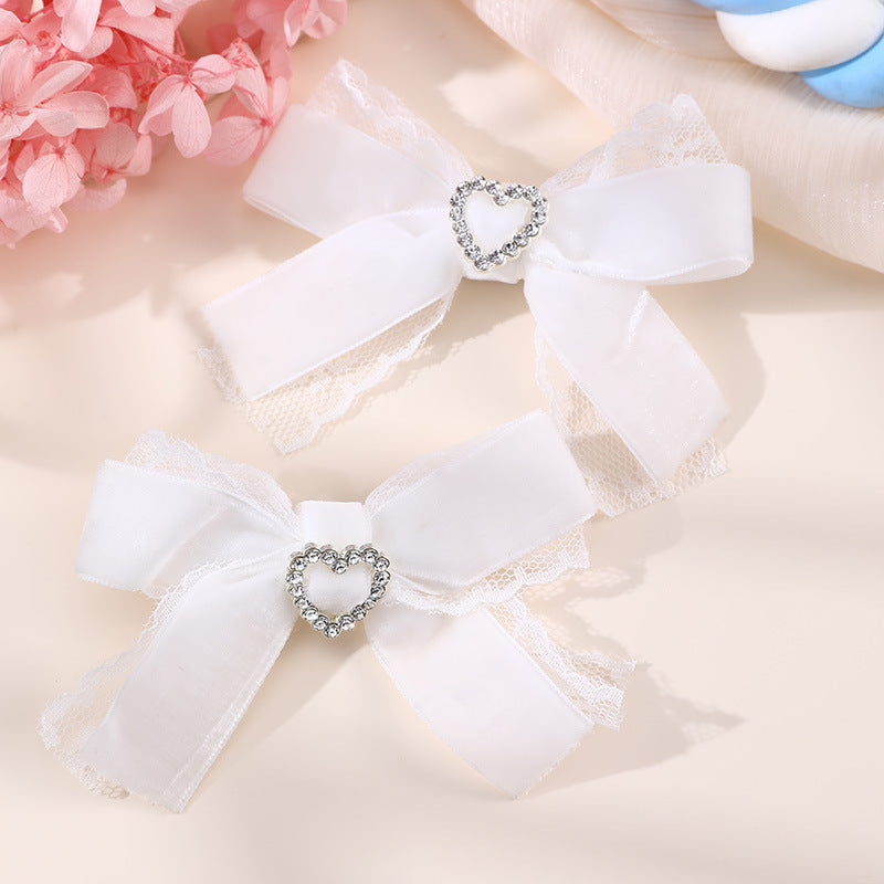 Set di mollette per capelli da bambina in pizzo a forma di fiocco in stile naturale con cuore impreziosito da strass e design a becco d'anatra