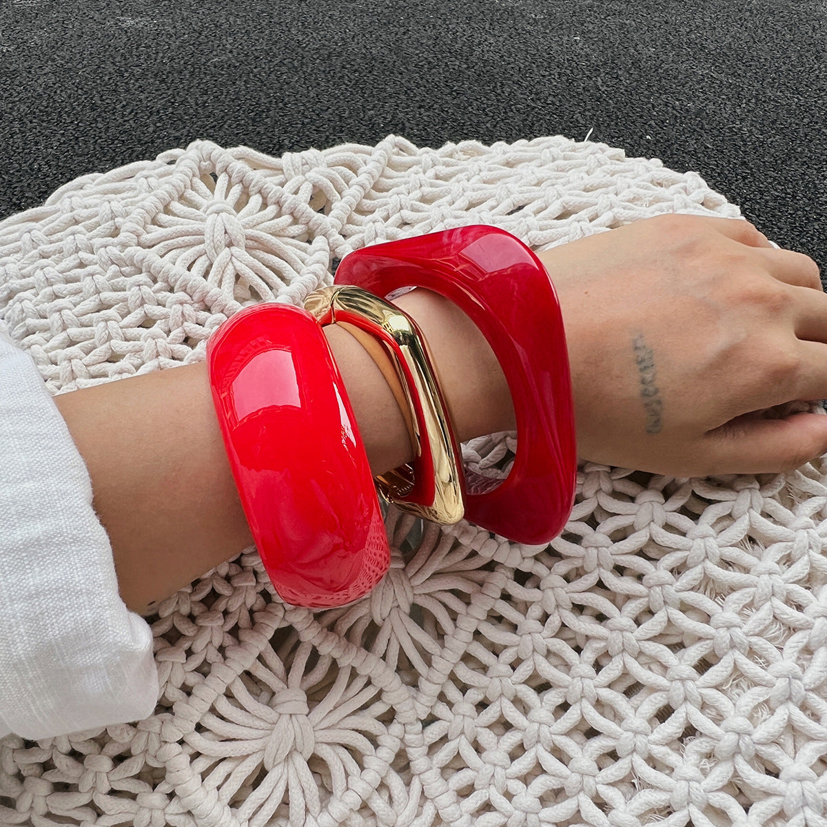 Pulsera Minimalista Geométrica Cuadrada de Aleación Roja para Mujer Brazalete Ancho Liso Joyería de Mano
