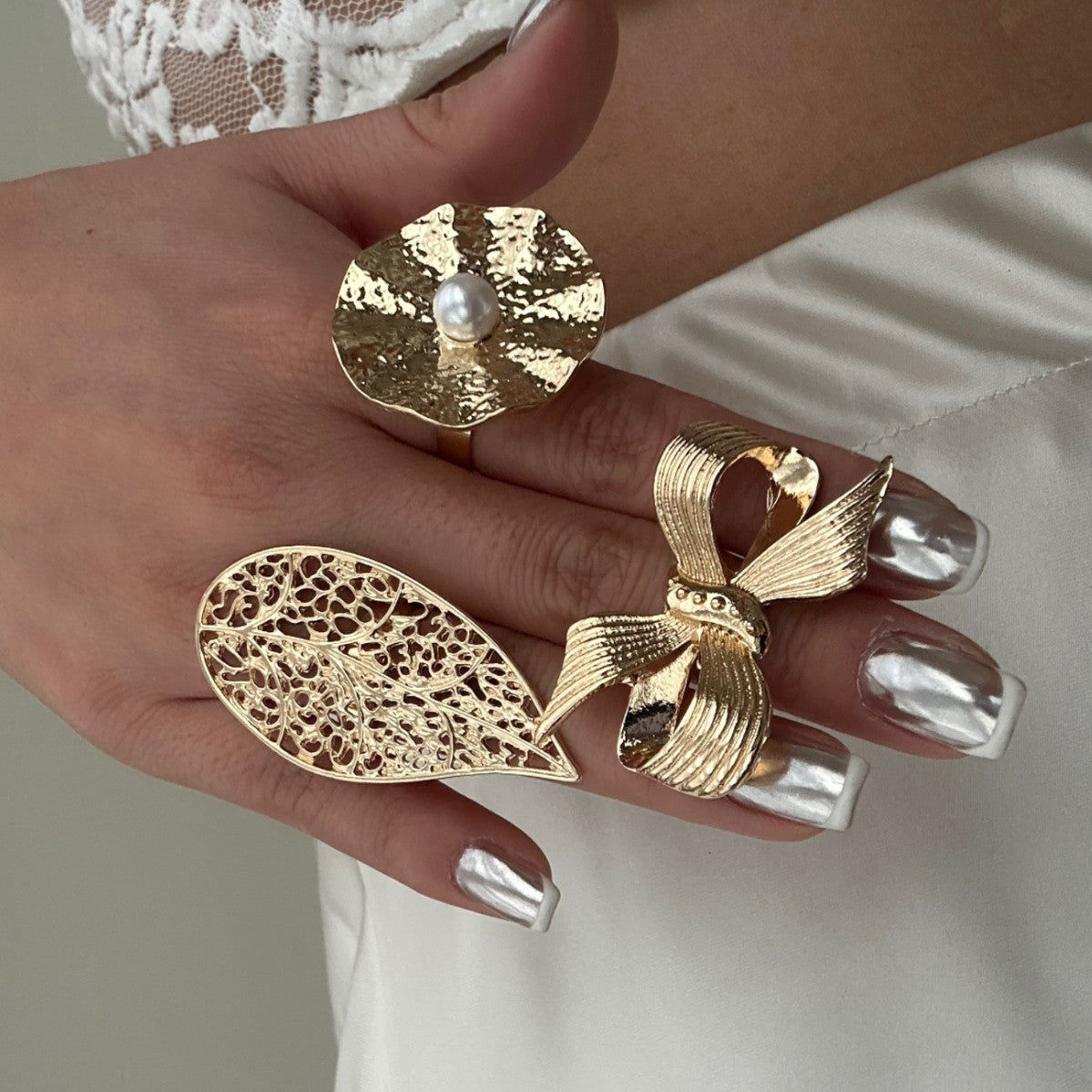 Anillo de aleación chapado, dulce, fresco, floral, con diseño de lazo de perla de imitación