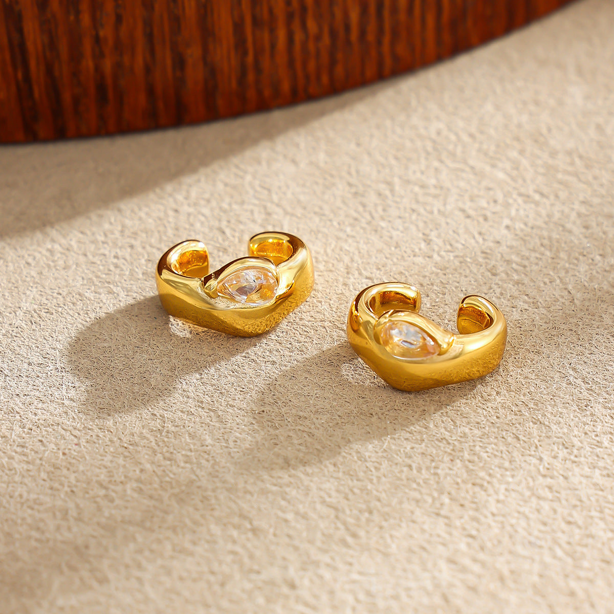 Elegant PVD Plated Stainless Steel Teardrop Rhinestone C-Shape Ear Clip for Women