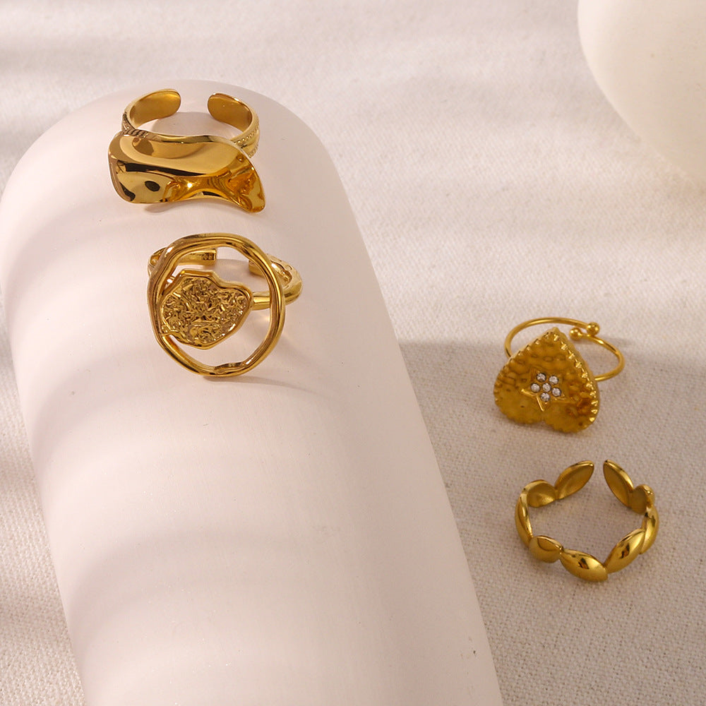 Anello irregolare a forma di cuore, geometrico, traforato, in acciaio inossidabile con finitura placcata sottovuoto in oro 18 carati per uomo e donna