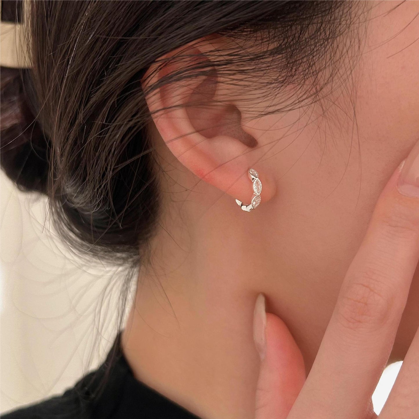 Dulces Aretes Chapados en Plata de Ley 925 con Circonita Cúbica en Forma de Gota, Estilo Minimalista
