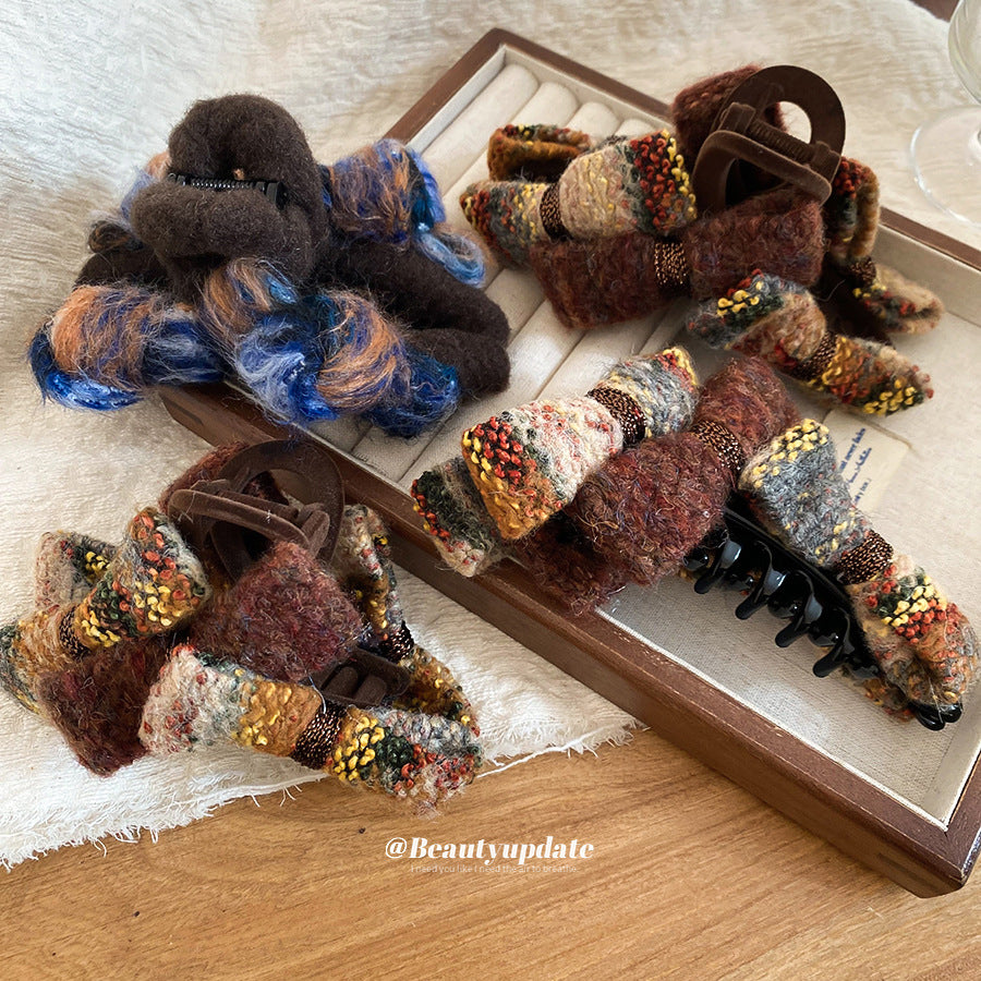 Acrylic Velvet Bow Hair Clip for Women, Retro-Style Claw Clip with Elegant Bow Design, Fashionable and Minimalist Accessory for Fall and Winter