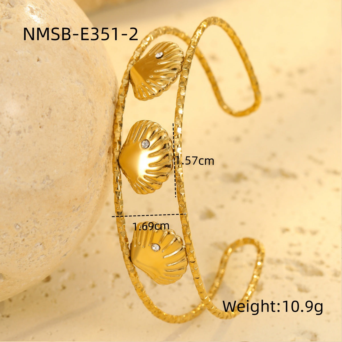 Fashionable Ocean-Themed Summer Bracelet with Starfish and Seashell Motifs Stainless Steel Plated in 18K Gold for Women