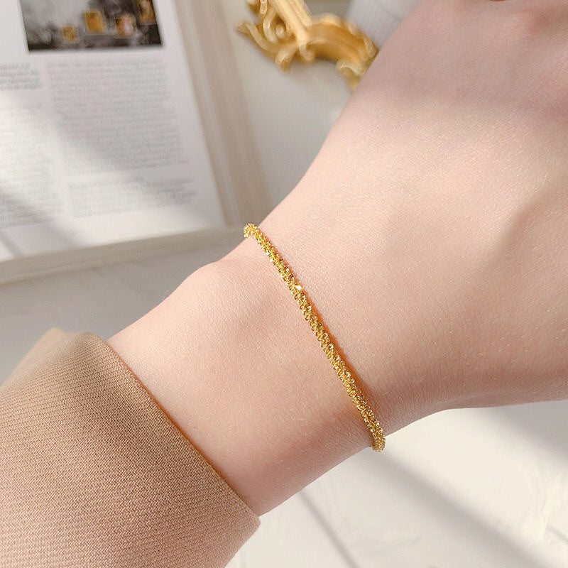 Minimalist Starry Sky Braided Bracelet for Women with Leaf Shape Design in Gold-Plated Copper Alloy and Floral Petal Details