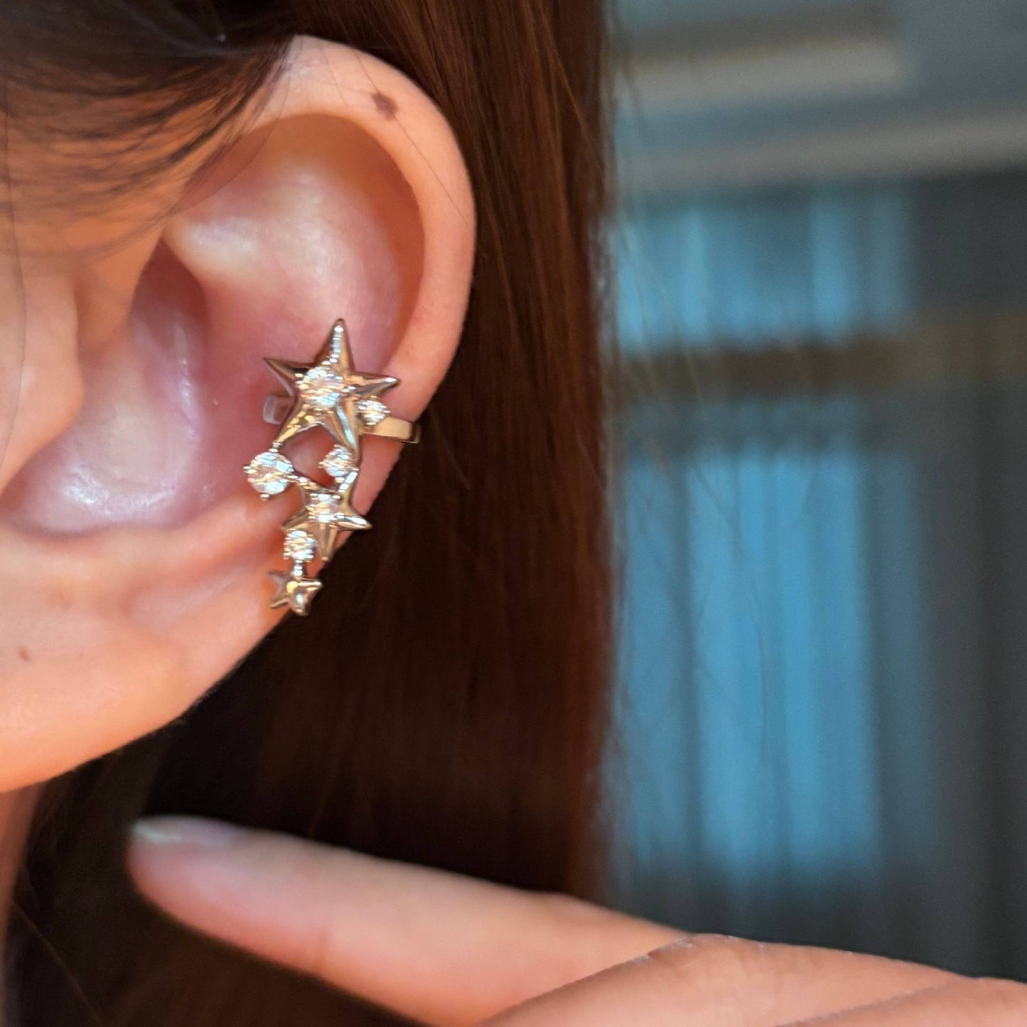 Sparkling Zircon Butterfly Ear Cuffs for Women Minimalist Elegant Ear Bone Clips with Simulated Pearl Accents