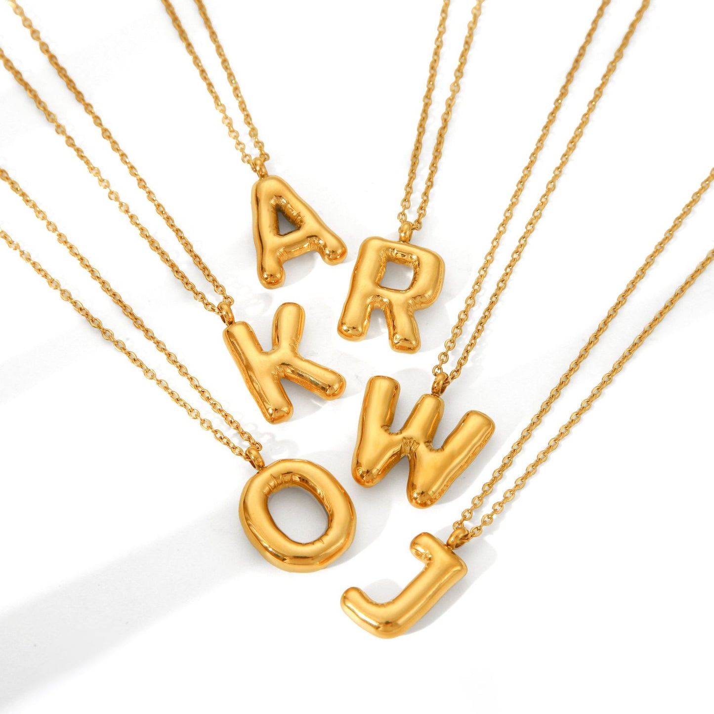 Collana con ciondolo a bolla in acciaio al titanio con finitura galvanica per donna, catena in acciaio inossidabile con ciondolo minimalista alla moda con alfabeto