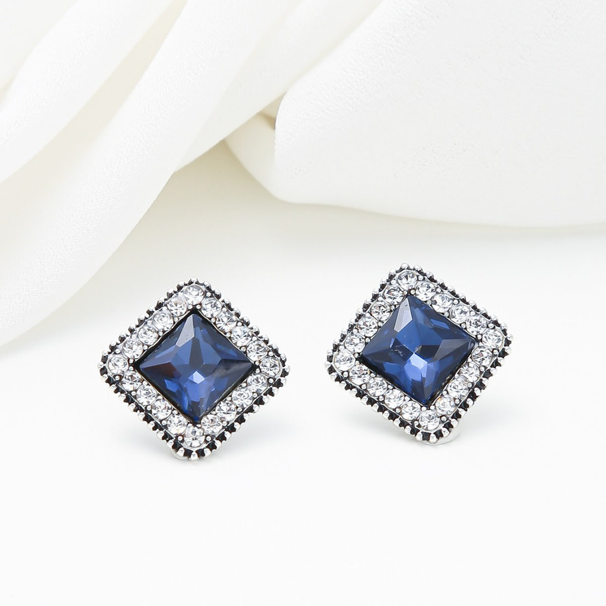 Pendientes de aleación con diseño geométrico y circonitas incrustadas para mujer, elegantes aretes de bisutería con diamantes de imitación engastados