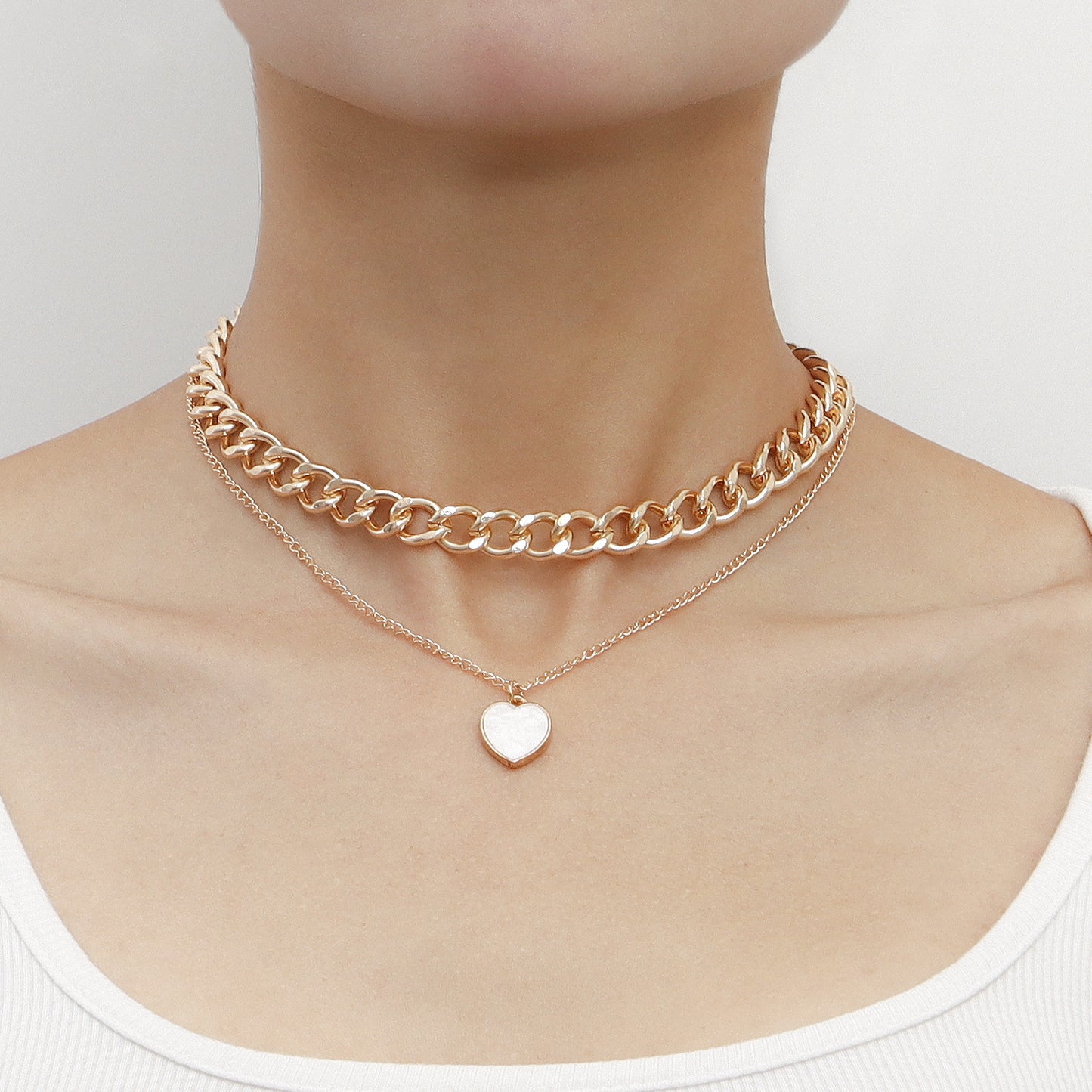 Collar Punk con Colgante de Corazón de Doble Capa de Nácar para Mujer en Aleación con Acabado Chapado Gargantilla y Cadena para Suéter