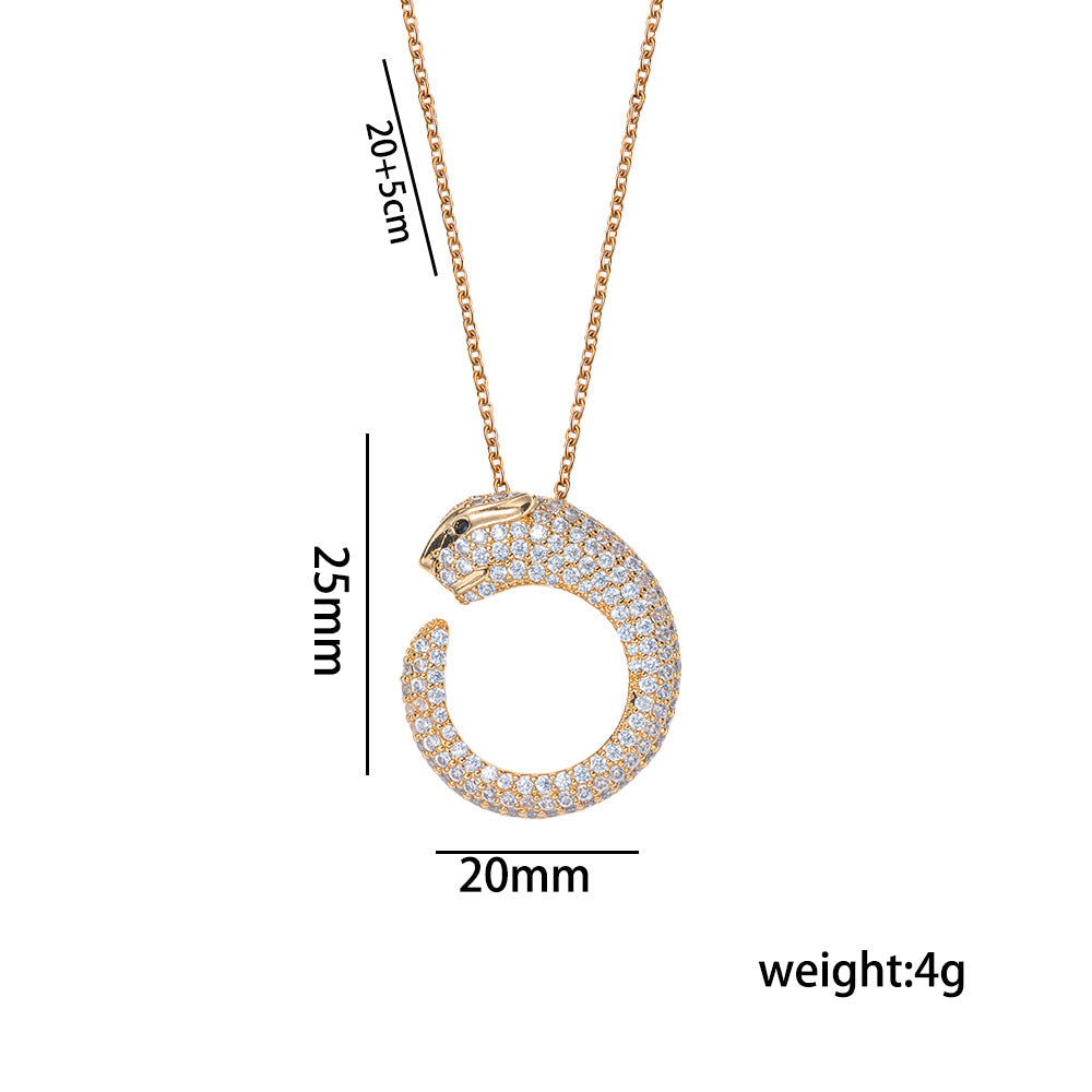 Set di collana con pendente a forma di leopardo e orecchini di lusso in rame ecologico con finitura in acciaio al titanio elettrolitico