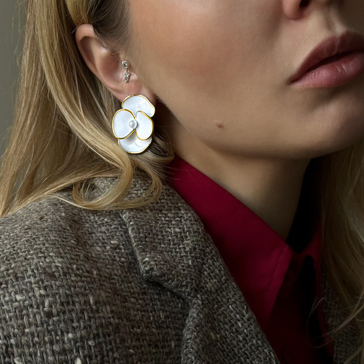 Orecchini da donna in acciaio inossidabile con motivo floreale geometrico e finitura smaltata, orecchini di lusso, minimalisti e alla moda