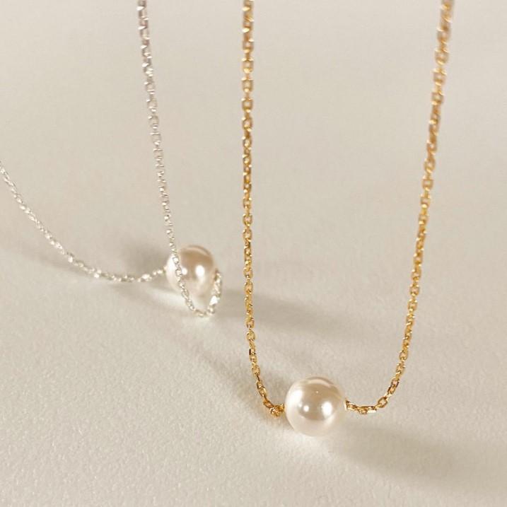 Collar minimalista de plata de ley 925 con perlas geométricas