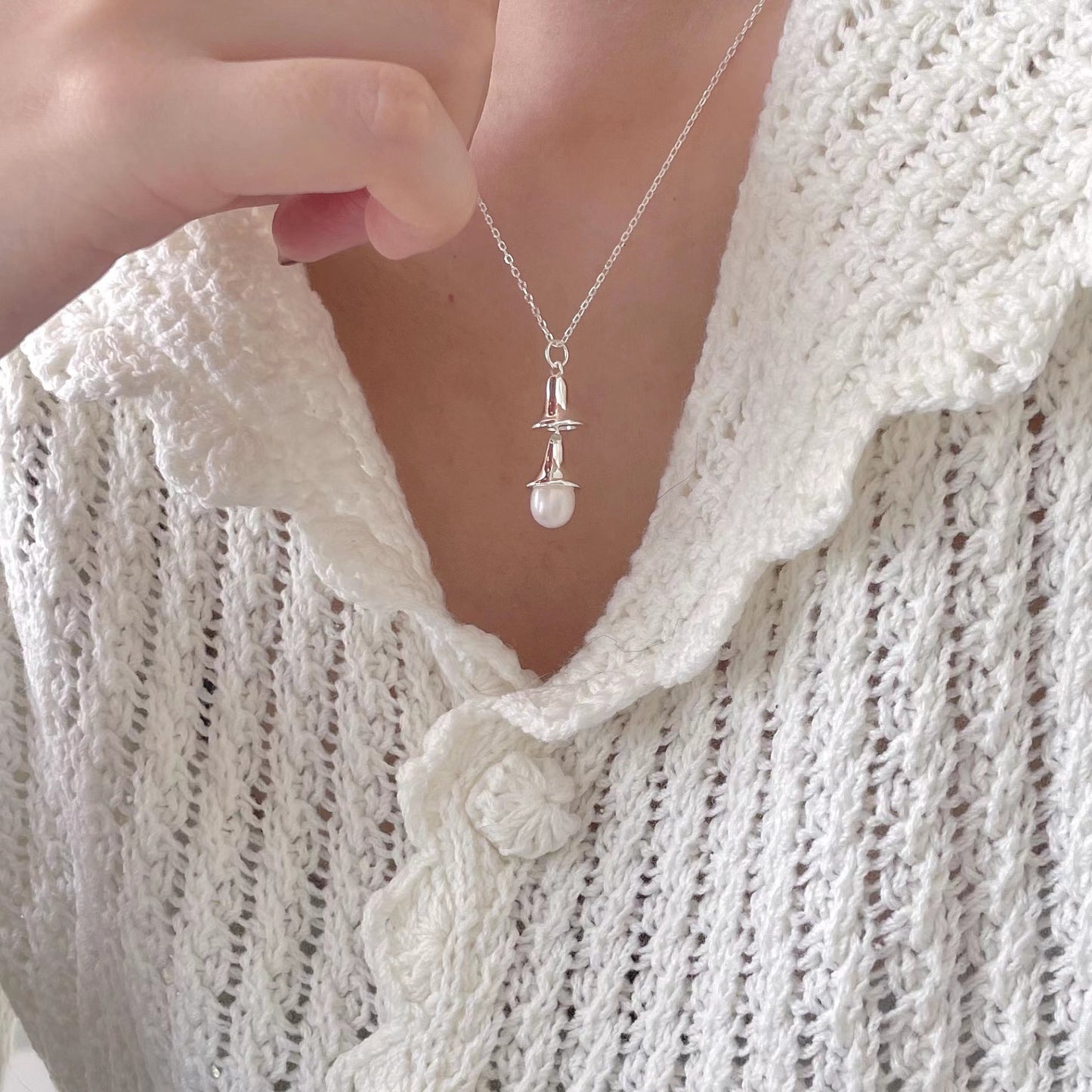 Vintage Geometric Pendant Necklace in 925 Sterling Silver with Pearl Accents on Box Chain
