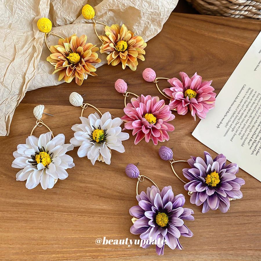 Pendientes de botón florales de tela hechos a mano para mujer con postes de acero, joyería elegante y minimalista