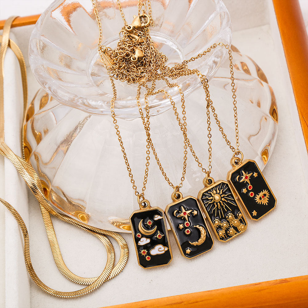 Collana Pendente Tarocchi Vintage a Doppio Strato in Acciaio Inossidabile con Design Divinità Solare Floreale a Ottagramma Sole e Luna su Catena Serpentina
