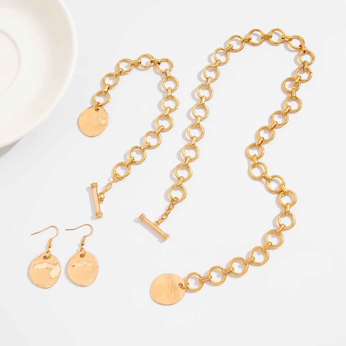 Collana Minimalista con Ciondolo a Cuore Irregolare in Lava, in Lega con Finitura Galvanizzata e Design a Disco Piegato Testurizzato