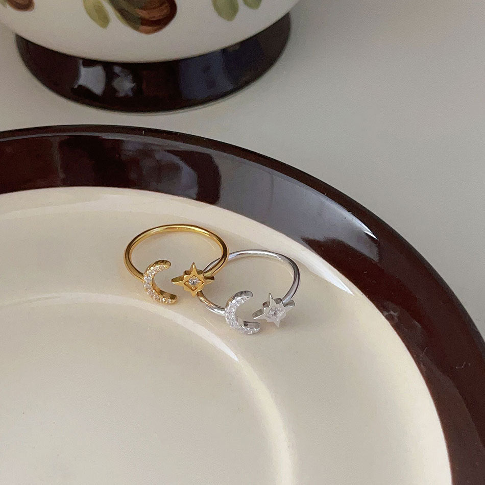 Anello minimalista a stella e luna da donna in argento sterling 925 con strass micro-pavé e finitura placcata