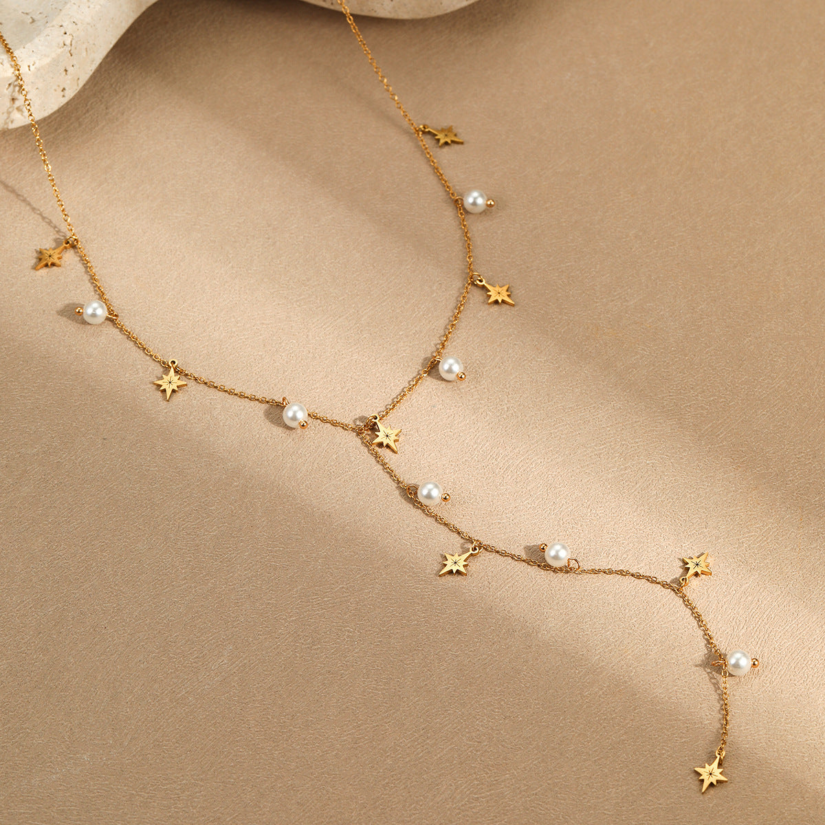 Elegante collana a Y con pendente geometrico in acciaio inossidabile con placcatura in oro 18 carati e dettaglio nappa, stile OL