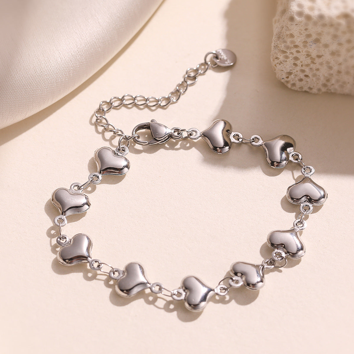 Bracciale da donna a cuore minimalista in acciaio inossidabile con finitura placcata, ipoallergenico e resistente allo sbiadimento