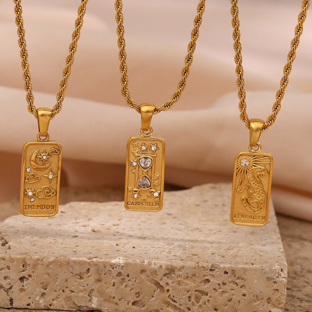 Collar con colgante de tarot geométrico de moda vintage en acero inoxidable con baño de oro de 18 quilates y cadena trenzada para mujer
