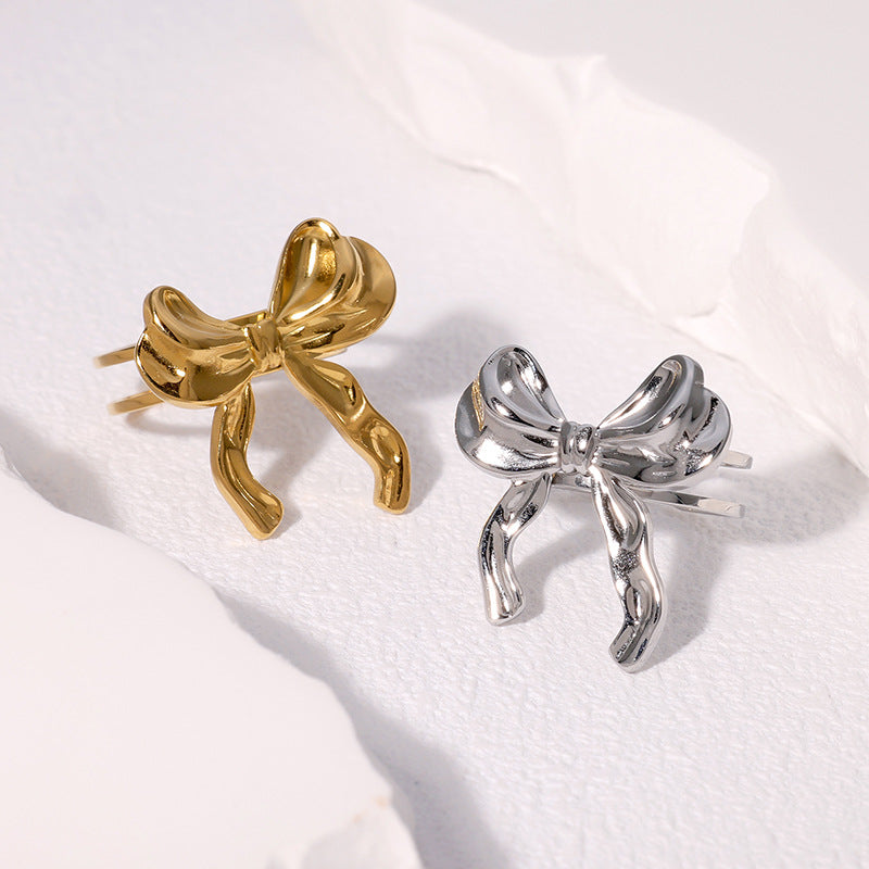 Anello da donna minimalista dolce a forma di fiocco in acciaio inossidabile con finitura placcata, fascia aperta regolabile