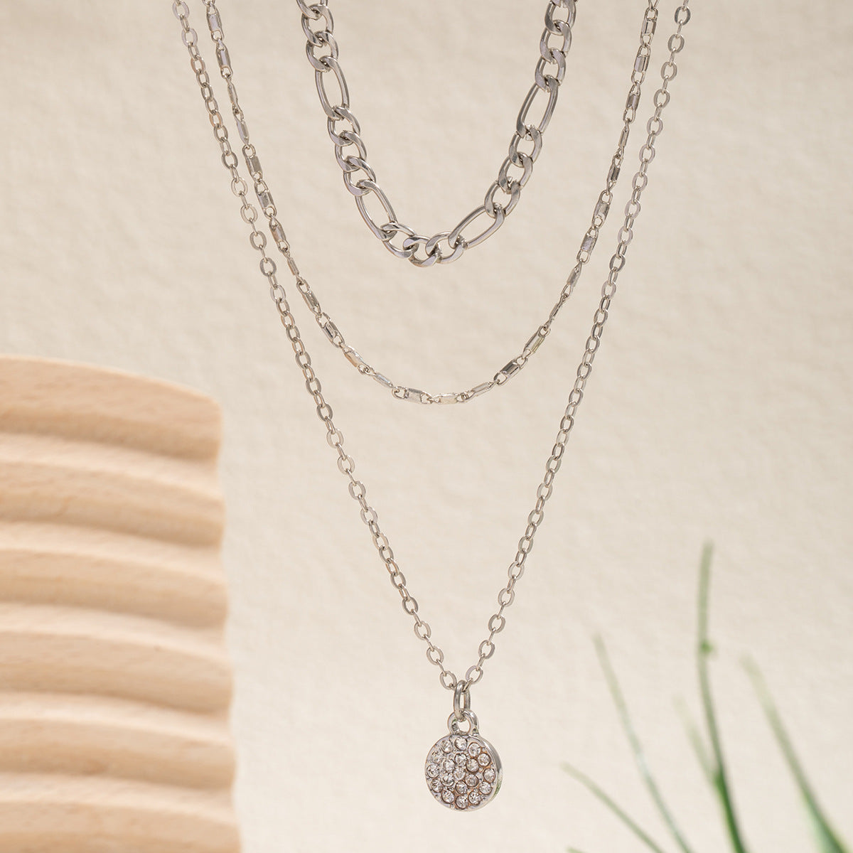 Minimalist Heart-Shaped Alloy Necklace with Rhinestone Inlay and Fringe Detail for Women