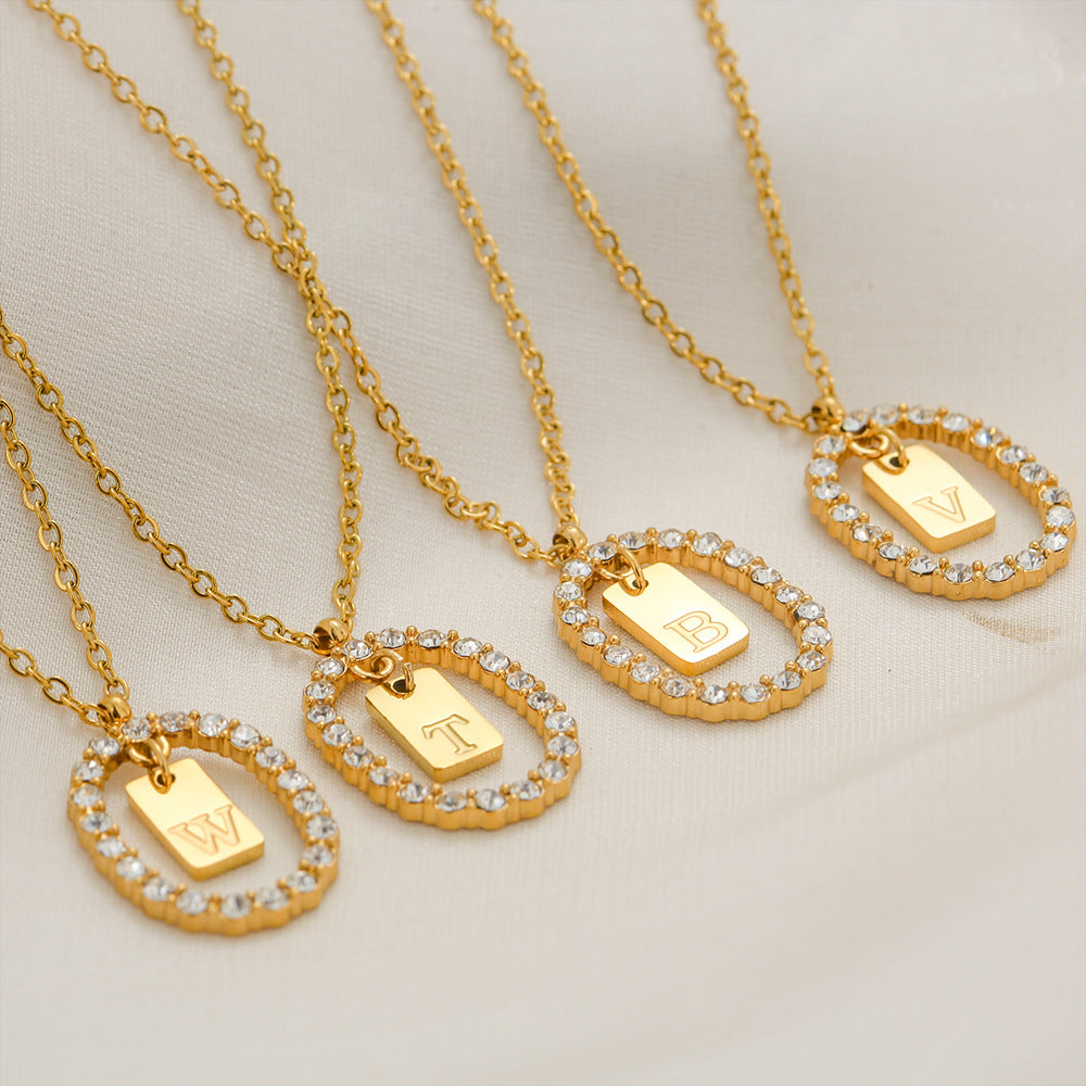 Collana da donna a maglione versatile in acciaio inossidabile ovale minimalista con lettera, placcata oro, con catena a maglie, con strass micro-pavé