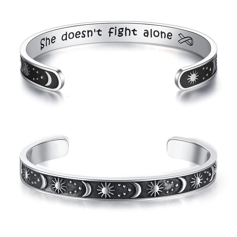 Pulsera Minimalista de Acero Inoxidable Grabada con Láser, con Diseño C, Motivo de Sol, Luna y Estrellas y Texto Inspirador en Inglés