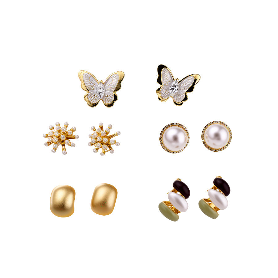 Set di orecchini a perno con perle a farfalla e floreali da donna con perni in acciaio, finitura smaltata, stile minimalista per tutti i giorni