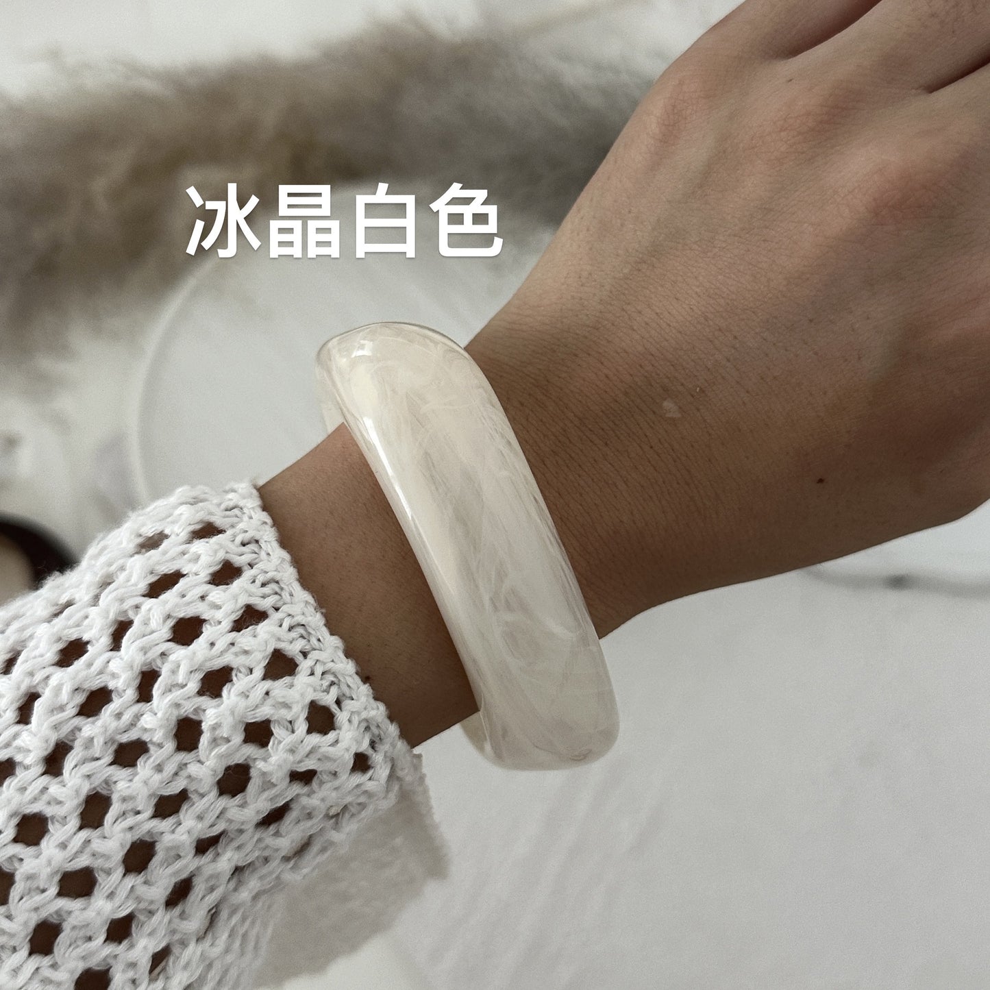 Braccialetto alla moda in acrilico traslucido geometrico irregolare