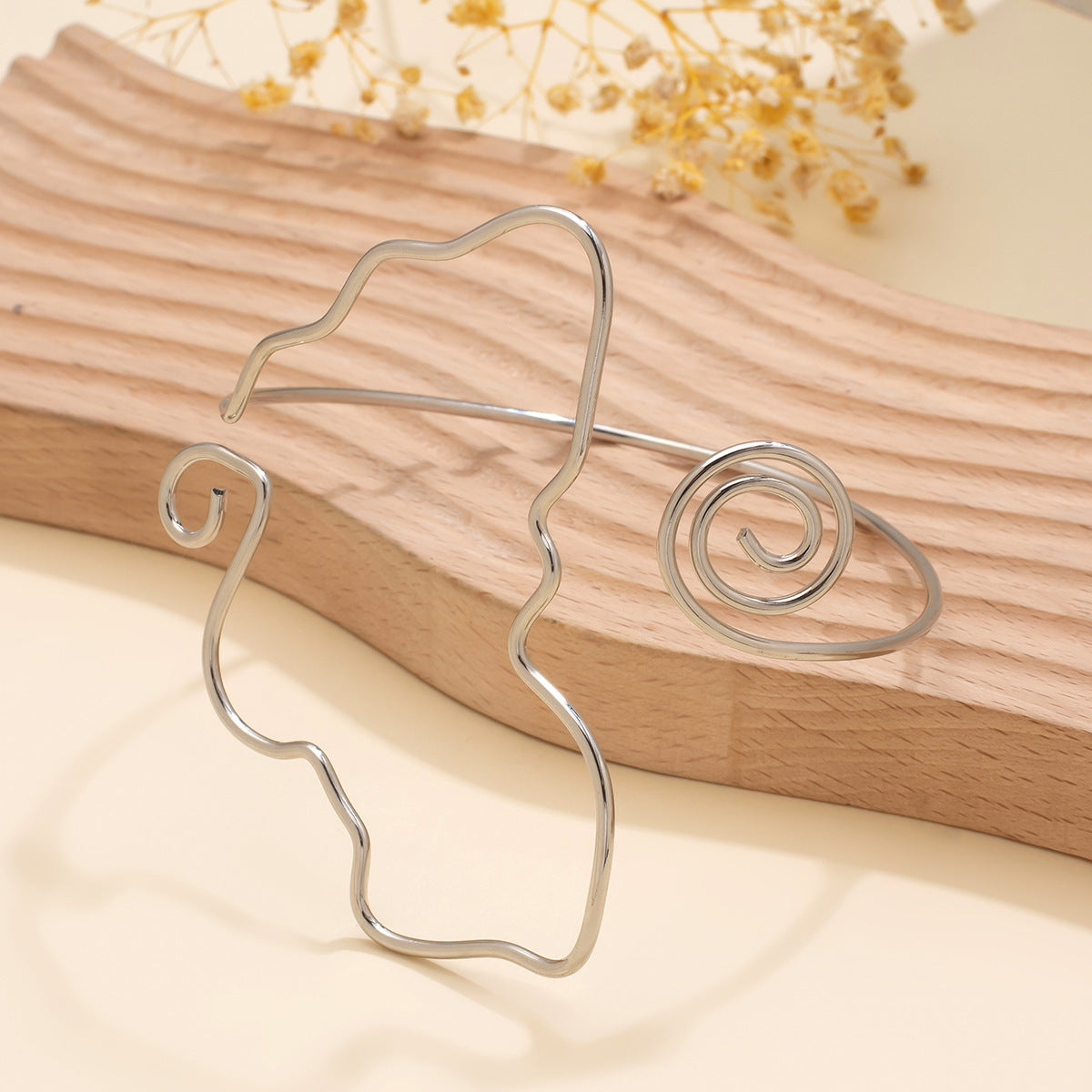 Brazalete de puño con diseño de flor retorcida irregular de moda en hierro galvanizado con diseño exagerado y distorsionado