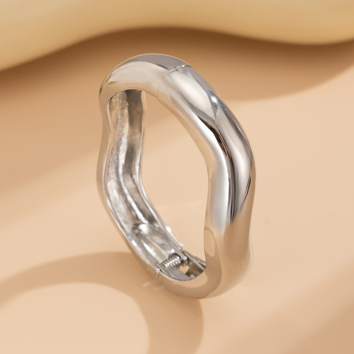 Luxury Elegant Geometric Teardrop Plated Alloy Cuff Bracelet for Women