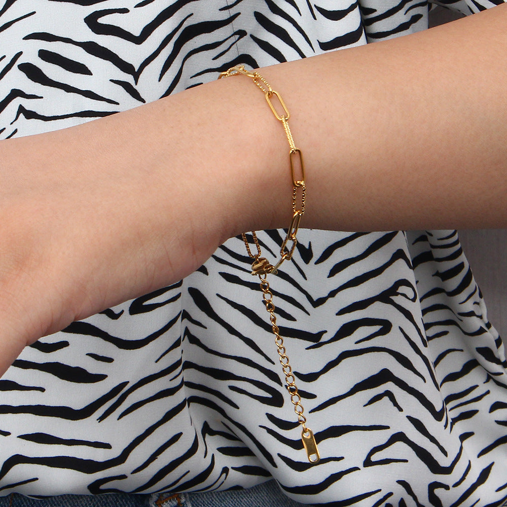 Collana girocollo alla moda con design geometrico in acciaio inossidabile, pendente in acciaio al titanio e finitura placcata per donna
