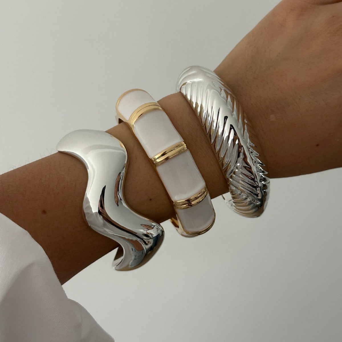 Bracciale in lega placcato smaltato a goccia geometrico astratto di lusso