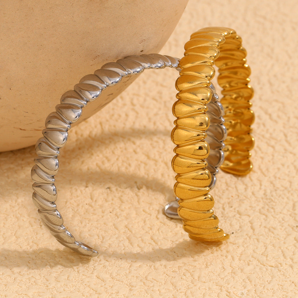Minimalist French-Style Stainless Steel Plated 18K Gold Teardrop Bracelet for Women