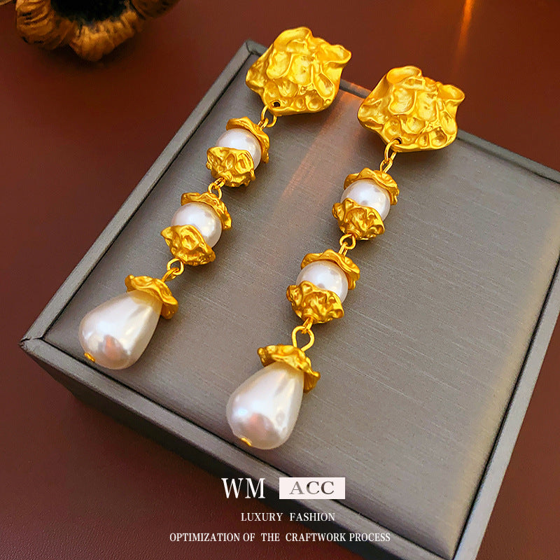 Pendientes Geométricos Vintage con Acentos de Perlas y Base de Cobre Chapado en Oro para Mujer