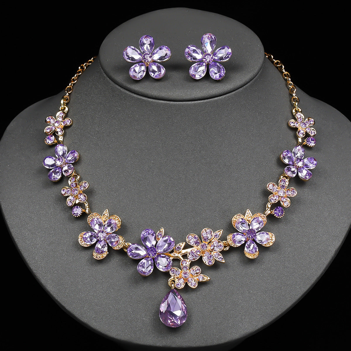 Set collana e orecchini in lega vintage con goccia floreale, con strass e pendente in acrilico