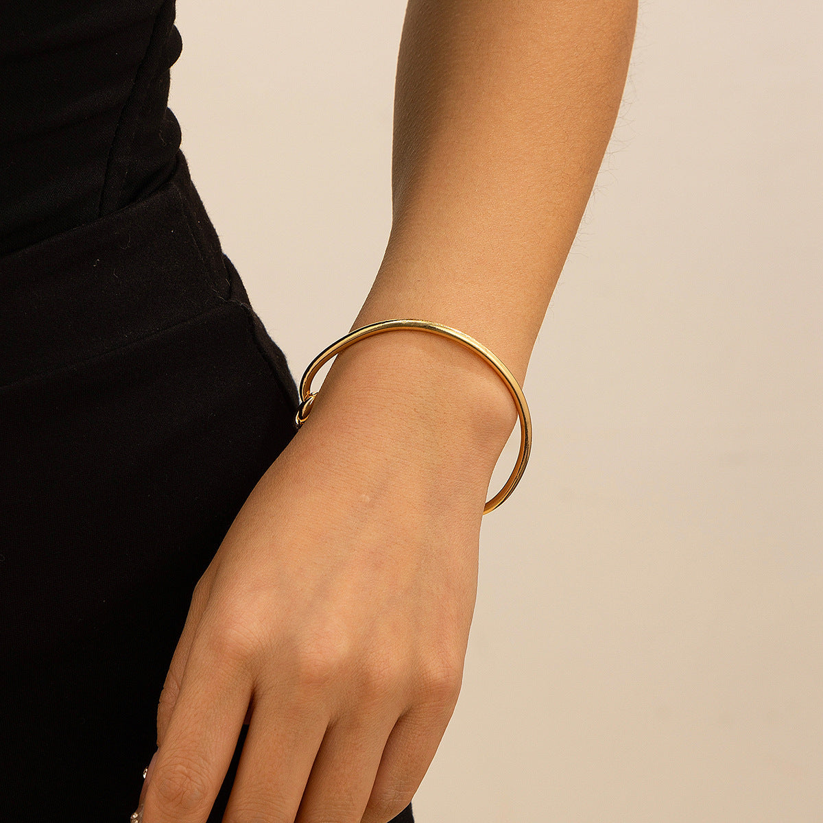 Minimalist Double Layer Hollow Knot Open Cuff Bracelet Geometric Line Design Gold Plated Alloy Jewelry for Women