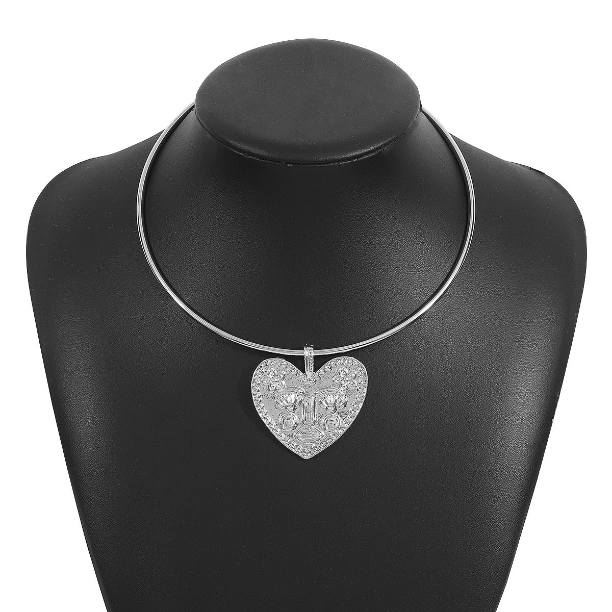 Collar con colgante geométrico de corazón personalizado para mujer con aleación galvanizada y base de hierro