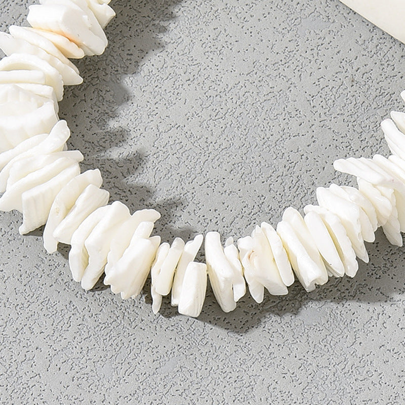 Collar minimalista irregular de concha geométrica para mujer con cadena ajustable