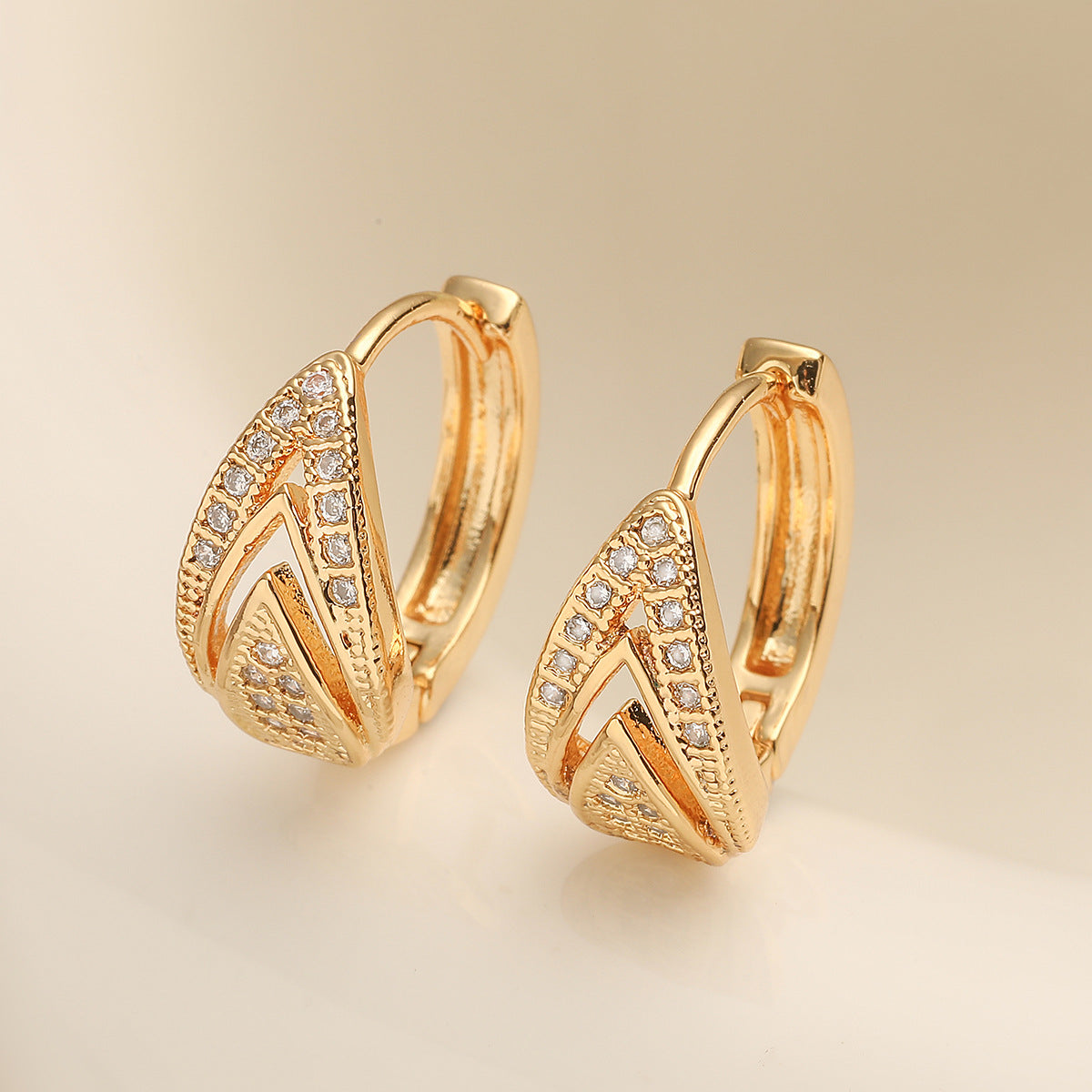 Aretes de Aro Geométricos de Cobre con Baño de Oro de 18K e Incrustaciones de Circones para Mujer, Aretes Minimalistas de Inspiración Vintage a la Moda