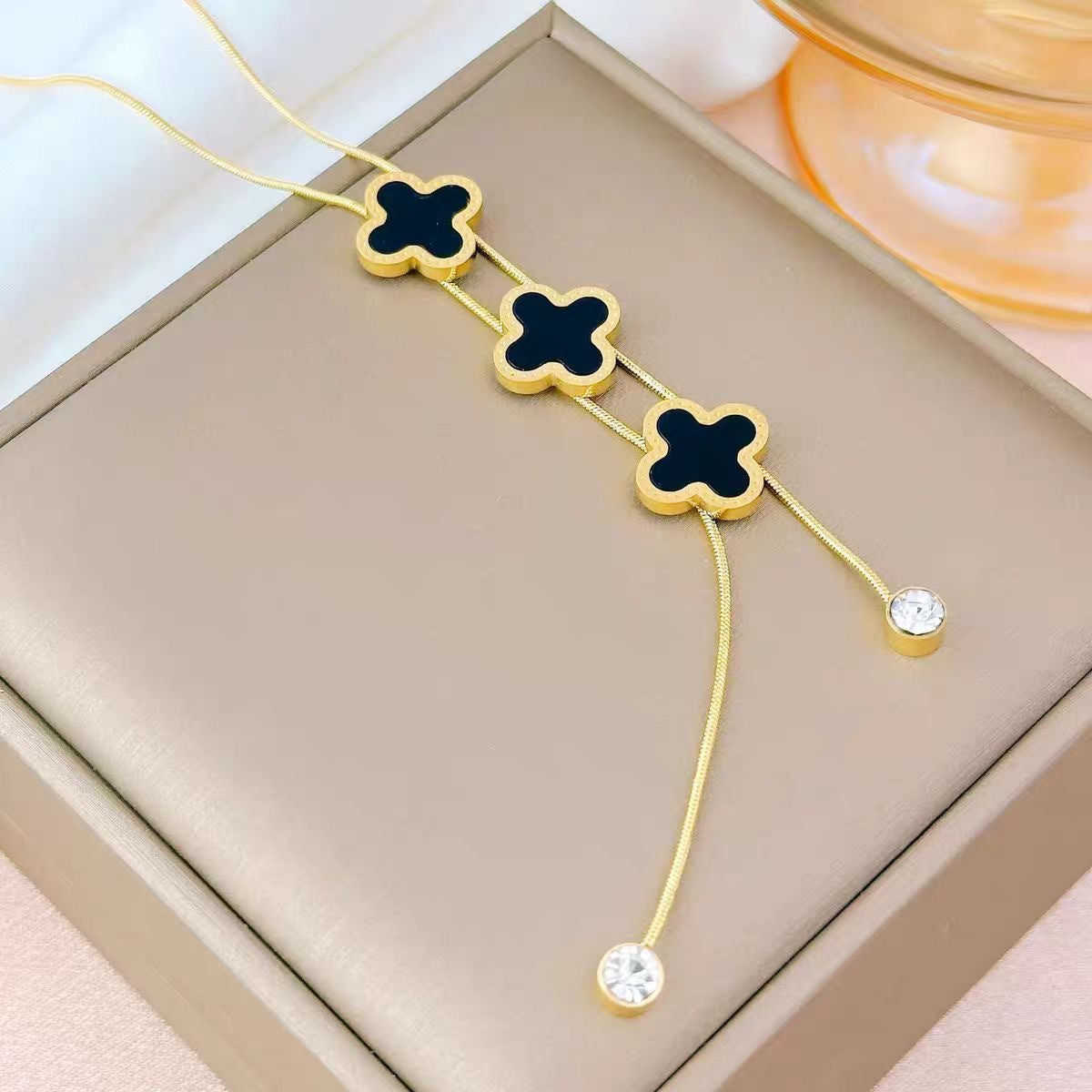 Minimalist Luxury Titanium Steel Plated Four-Leaf Clover Plant Pendant Necklace for Unisex