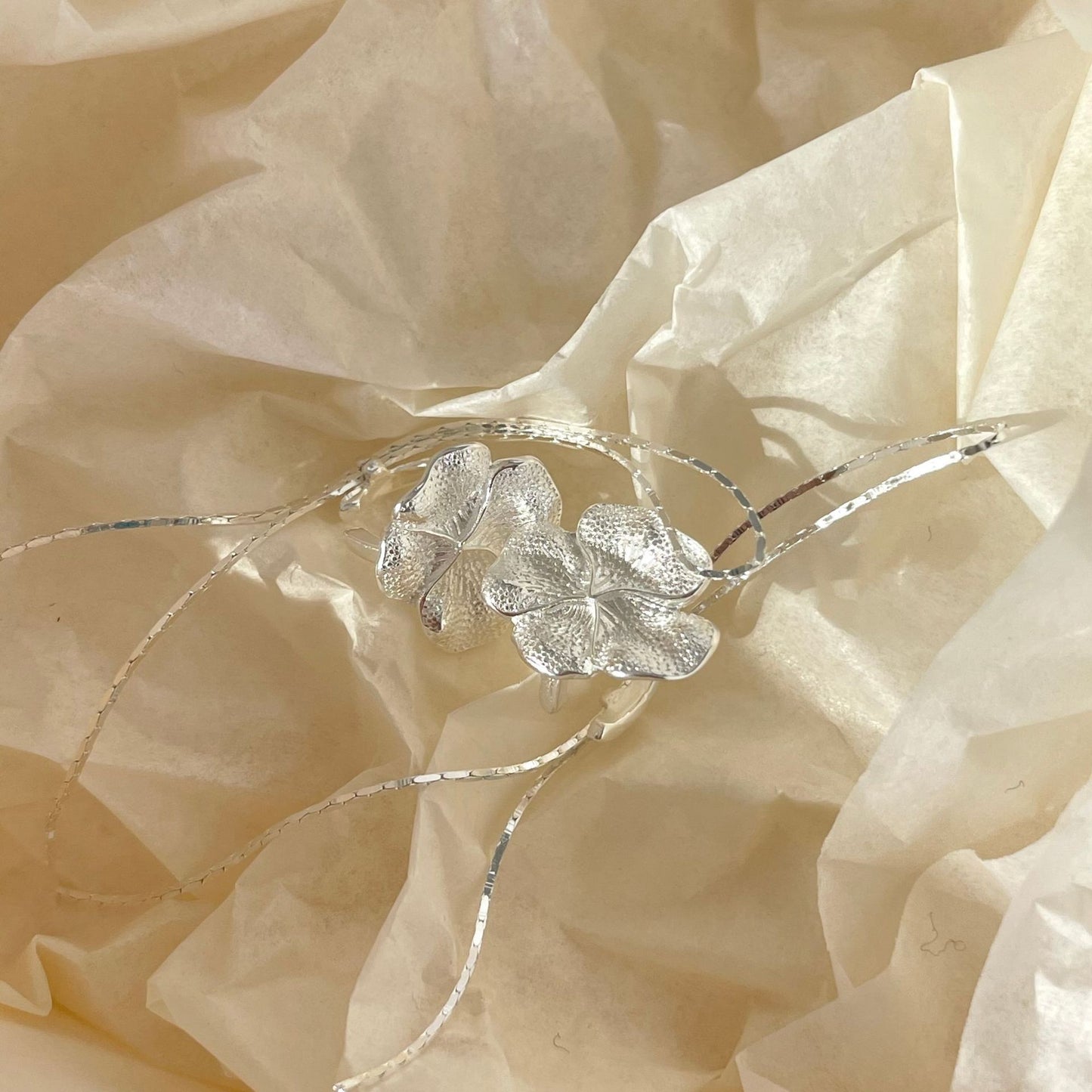 Orecchini a Clip Minimalisti Floreali in Argento da Donna con Retro Triangolare in Argento Sterling S925